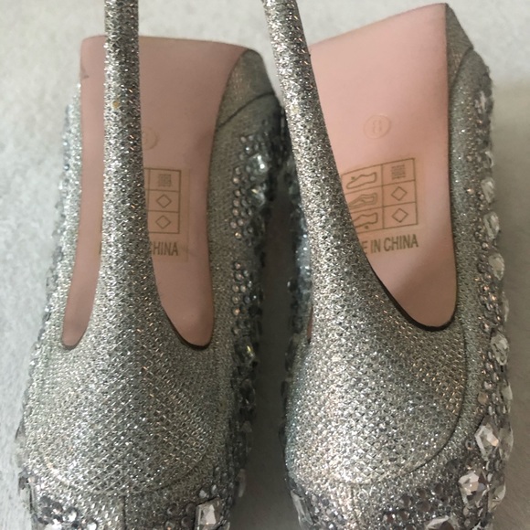 SHOES - Picture 5 of 7